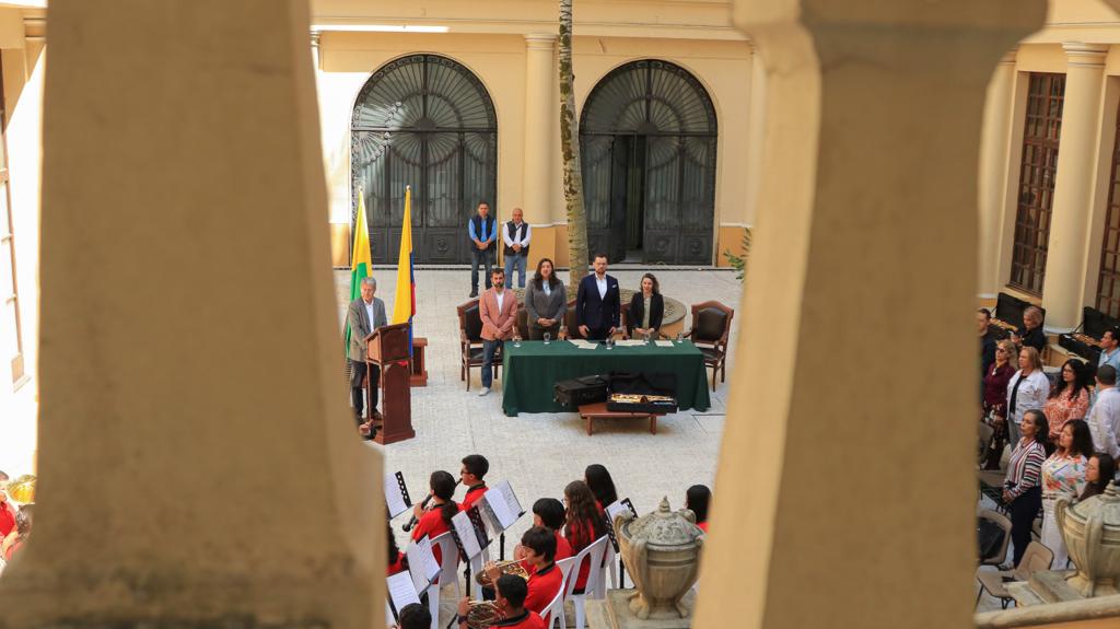 ENTREGA INSTRUMENTOS BANDAS ESTUDIANTILES 2